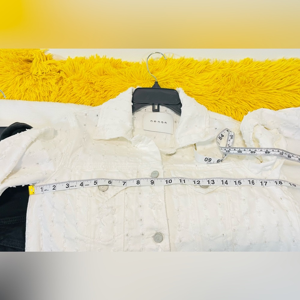 Blank NYC Distressed White Textured Jean Jacket size XS - Picture 4 of 10